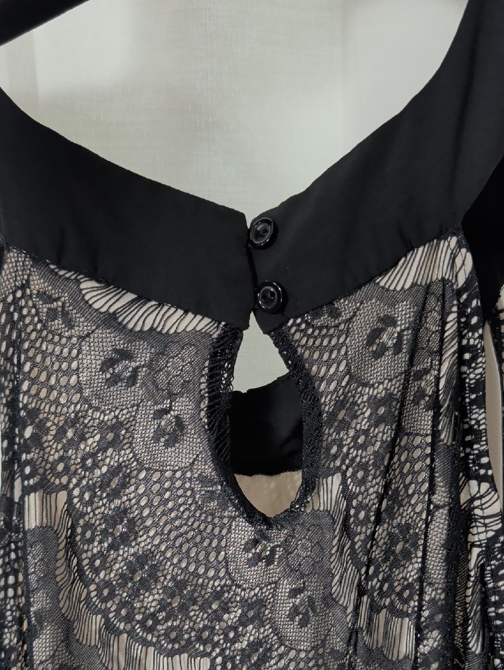 Wrapper Lace Tank Blouse - Picture 4 of 4